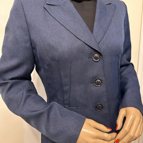 Elegant Blue Crepe Blazer size 6p Shorter length - Picture 3 of 5